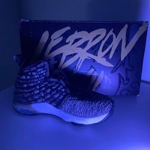 4.5 youth Nike Lebron James 16 grey and black Basketball shoe